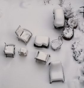 verschneiter Hinterhof small